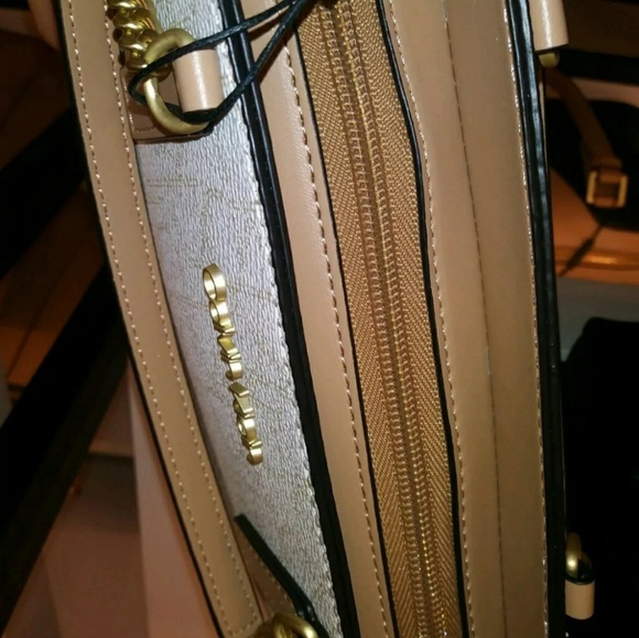 Totes - Picture 3 of 3